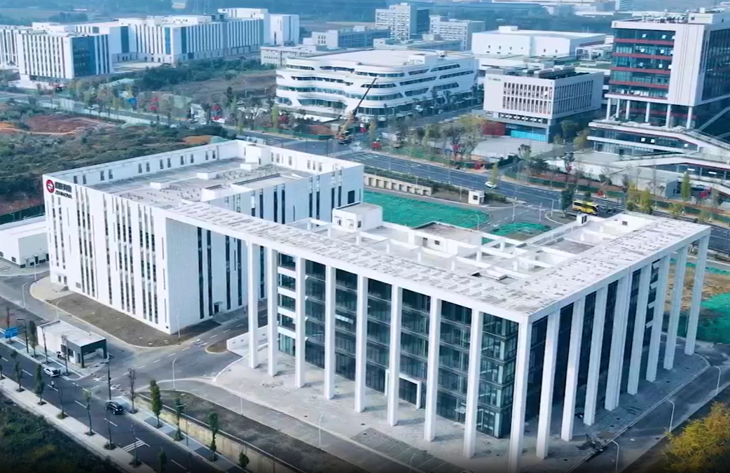 諾峰藥業(yè)集團(tuán)采用科鹿UPS電源，為藥業(yè)研發(fā)基地安全的生產(chǎn)提供了高效的電力支持